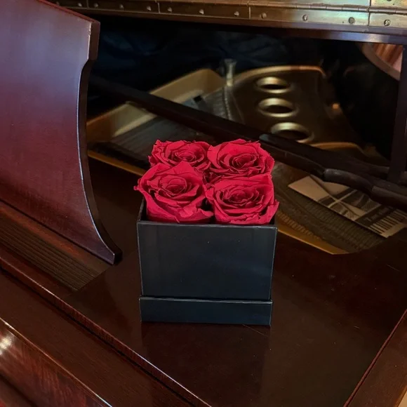 Forever Roses - Picture 2 of 7